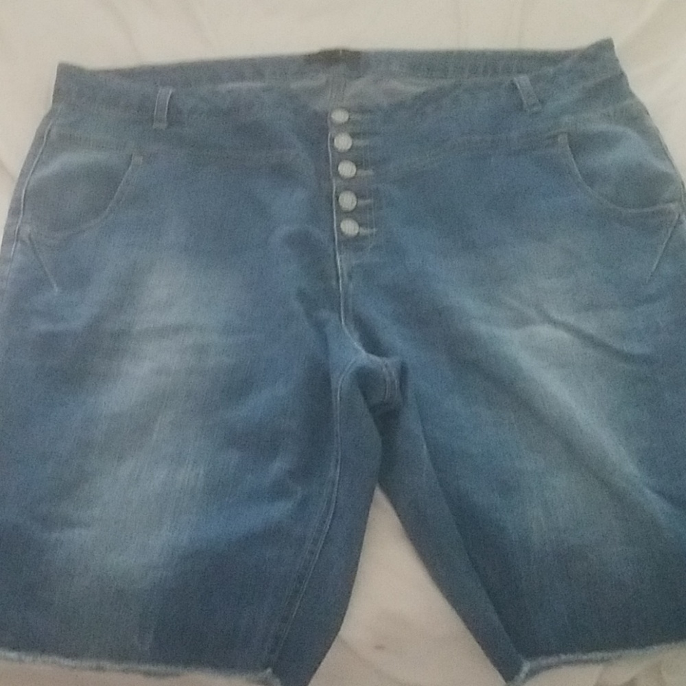 Ellos 5 button jean shorts 22w
